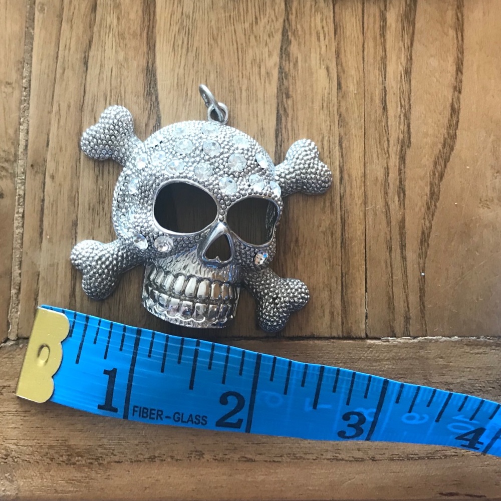 BLING Silver Tone Skull & Crossbones Pendant - Picture 3 of 3